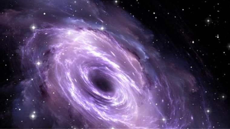 Γιγαντιαία μαύρη τρύπα στο κέντρο του Γαλαξία μας λάμπει σαν τρελή