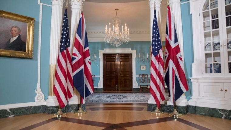 Ουάσινγκτον και Λονδίνο συζητούν για μια προσωρινή εμπορική συμφωνία
