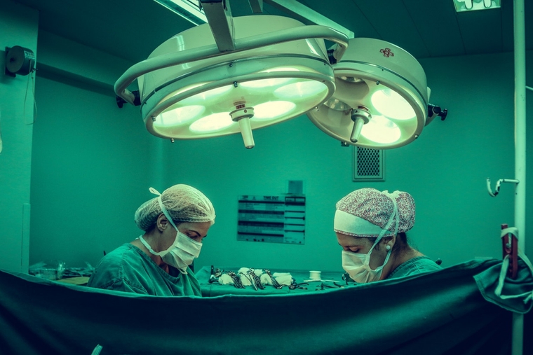Οι σοβαρές χειρουργικές επεμβάσεις μπορεί να έχουν μικρές επιπτώσεις στη λειτουργία του εγκεφάλου