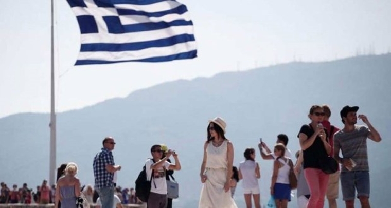 Ανθεκτικός ο ελληνικός τουρισμός στο πρώτο εξάμηνο, σύμφωνα με την Alpha Bank