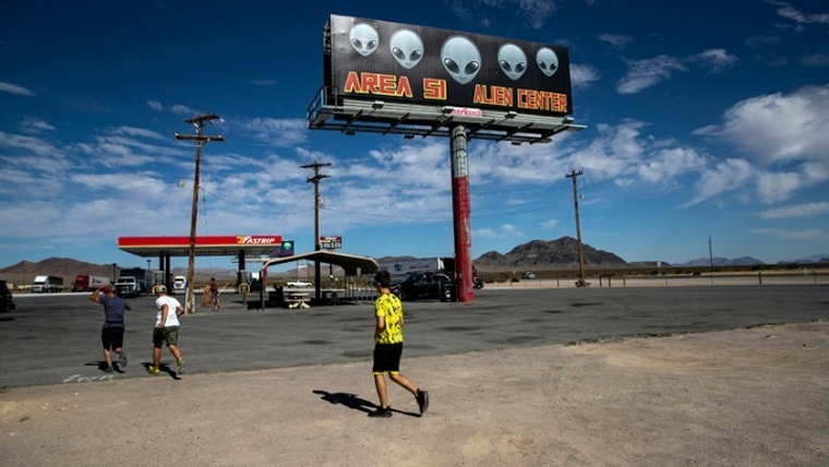 Εισβολή στην Περιοχή 51: Οι λάτρεις των UFO συγκεντρώνονται στην έρημο της Νεβάδα
