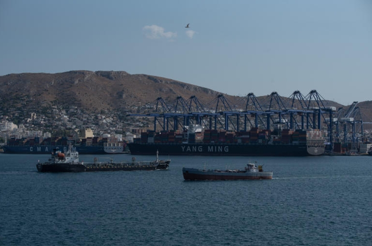 Σύγκρουση πλοίων στο Πέραμα – Πληροφορίες για έναν τραυματία