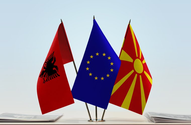 Την αγκαλιά της ΕΕ ζητούν Βόρεια Μακεδονία και Αλβανία