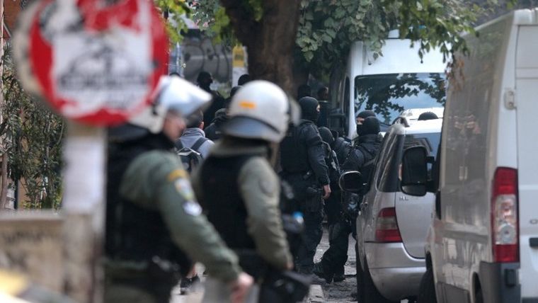 Αστυνομική επιχείρηση σε κτίριο της οδού Στουρνάρη στα Εξάρχεια