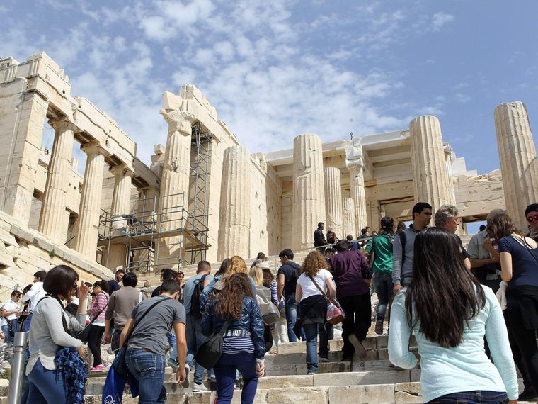 Η Αθήνα εξακολουθεί να γοητεύει τους επισκέπτες της