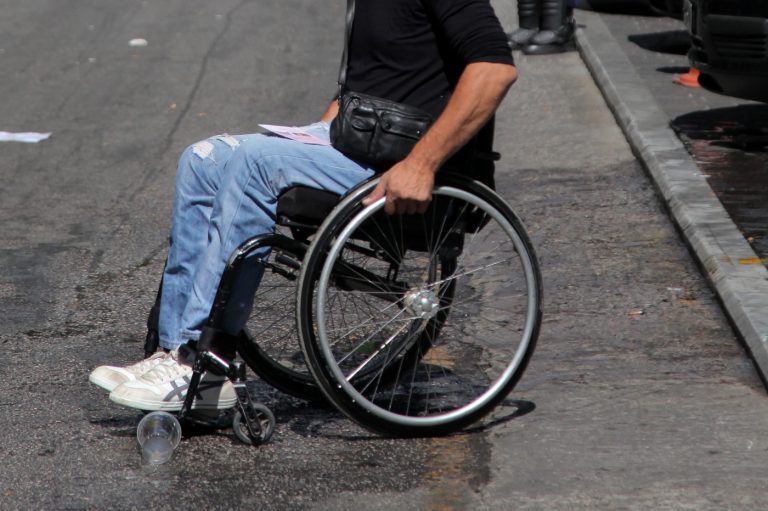 Τί αλλάζει στα ΚΕΠ για την καλύτερη εξυπηρέτηση των ατόμων με αναπηρία