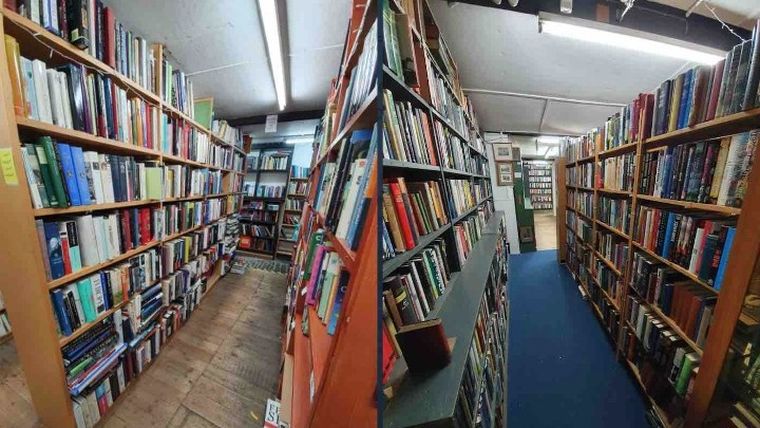 Βιβλιοπωλείο με 100ετή ιστορία αύξησε τις πωλήσεις του μέσω Twitter