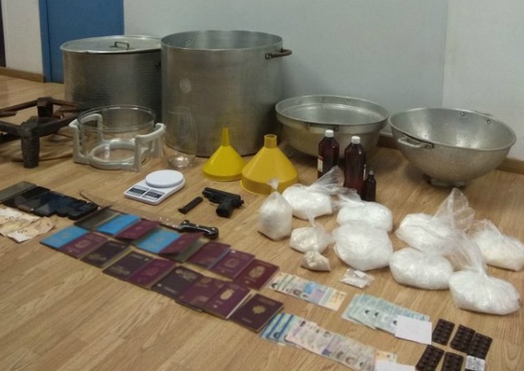 Εργαστήριο κρυσταλλικής μεθαμφεταμίνης στο κέντρο της Αθήνας εντόπισε η Δίωξη Ναρκωτικών