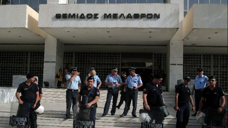 Υπόθεση Ζακ Κωστόπουλου: Σε δίκη παραπέμπονται δύο καταστηματάρχες και τέσσερις αστυνομικοί