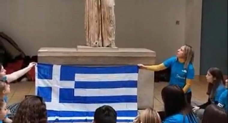 Βρετανικό Μουσείο: Το μοιρολόι μαθητών από την Κρήτη μπροστά στη «ξενιτεμένη» Καρυάτιδα