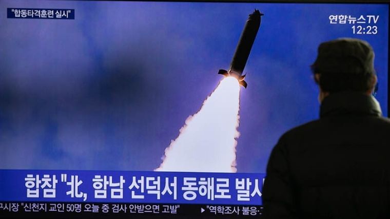 Η Β. Κορέα εκτόξευσε τρεις πυραύλους αγνώστου τύπου
