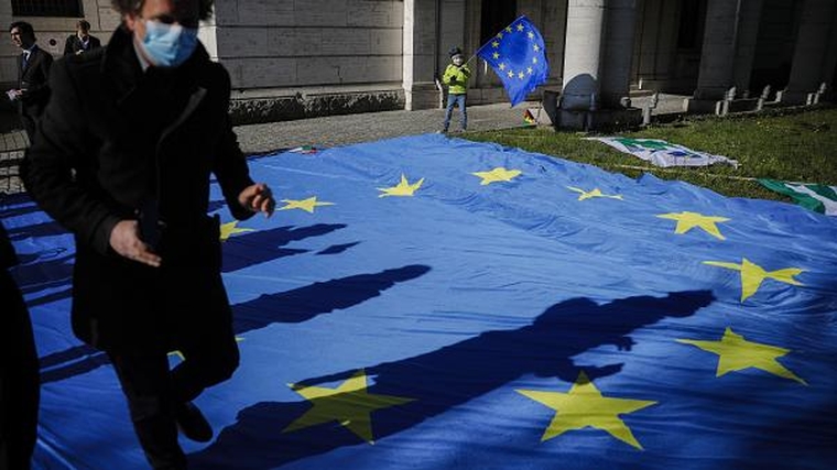 Σταδιακά και προσεκτικά, χώρες της Ευρώπης αρχίζουν να χαλαρώνουν το lockdown