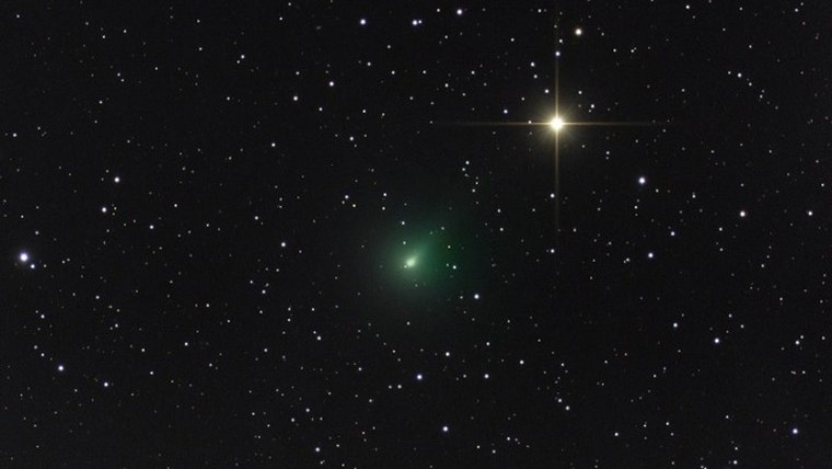 Ο κομήτης Άτλαντας διασχίζει τον ανοιξιάτικο ουρανό