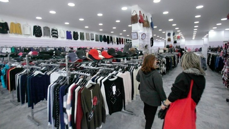 Πτώση τζίρου έως και 80% για τις εγχώριες πωλήσεις ρούχου αναμένουν για τη θερινή σεζόν οι εταιρείες