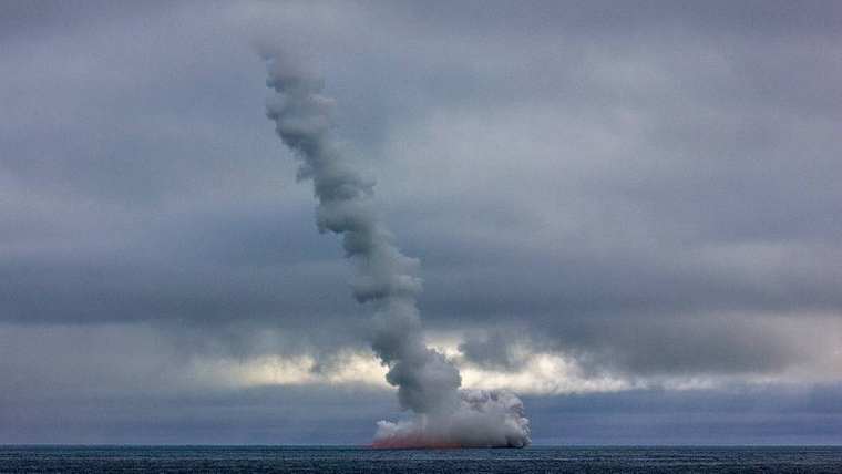 Ιρανικό πολεμικό πλοίο «χτυπήθηκε από πύραυλο» κατά λάθος-19 νεκροί