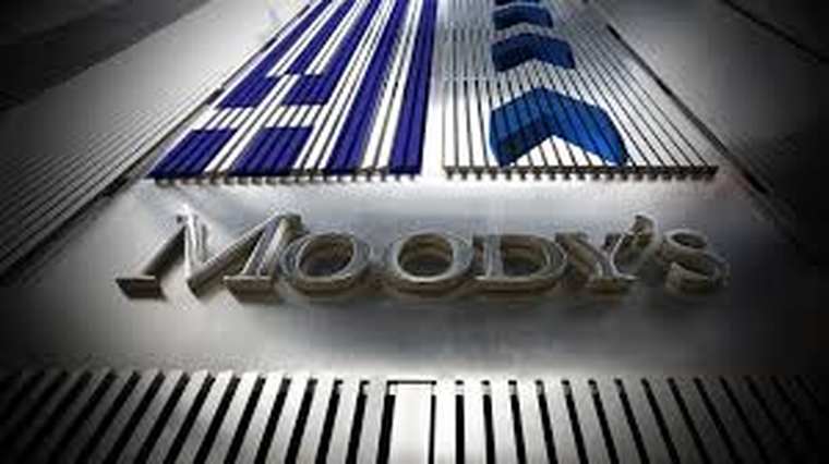 Moody’s: Σε τάση βελτίωσης το πιστοληπτικό προφίλ της Ελλάδας