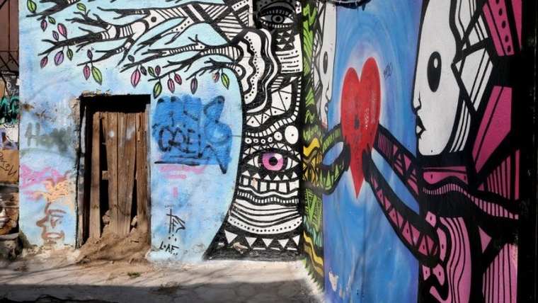 Επιχείρηση καθαρισμού από γκράφιτι στα Αναφιώτικα