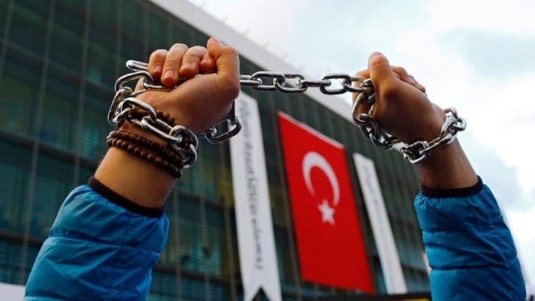 Οι τουρκικές αρχές διέταξαν τη σύλληψη τουλάχιστον 400 ανθρώπων για διασυνδέσεις με τον Γκιουλέν