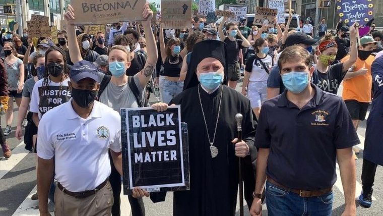 Σε αντιρατσιστική διαδήλωση στο Μπρούκλιν ο Αρχιεπίσκοπος Ελπιδοφόρος