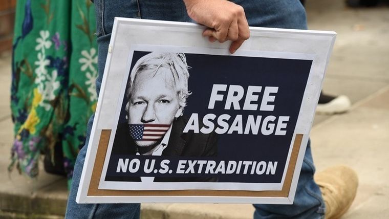 Υπόθεση Ασάνζ: Οργανώσεις υπεράσπισης ελευθεροτυπίας καταδικάζουν τις νέες κατηγορίες των ΗΠΑ