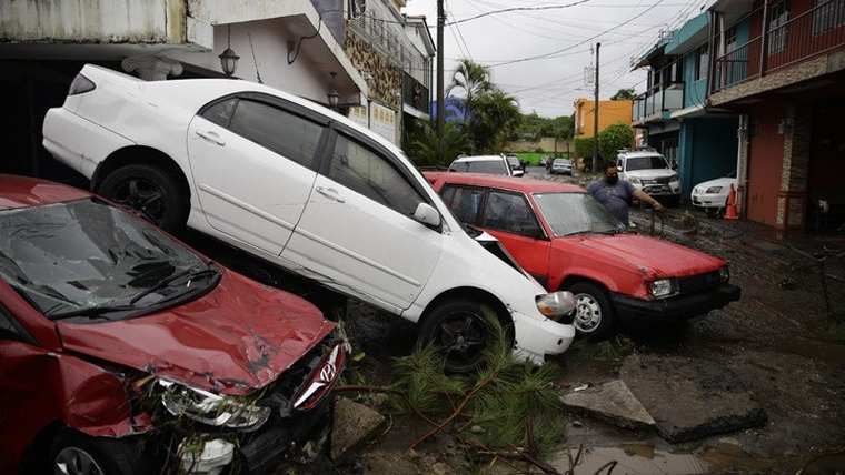 Η τροπική καταιγίδα Αμάντα έπληξε Ελ Σαλβαδόρ και Γουατεμάλα, δέκα νεκροί
