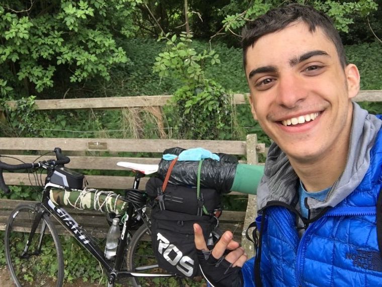 Σκωτία – Ελλάδα με ποδήλατο! Ο 20χρονος Κ. Παπαδημητρίου αφηγείται στιγμές μιας διαδρομής 3.500 χλμ. πάνω σε δυο ρόδες