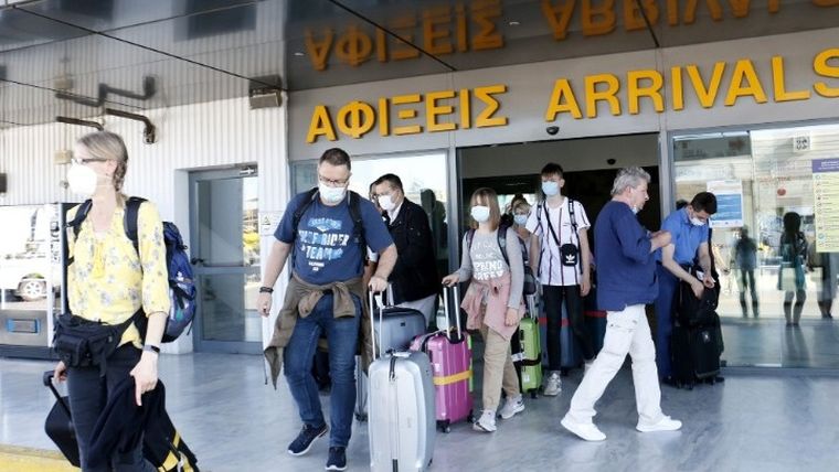 Άνοιξαν οι πύλες της χώρας – 235 διεθνείς πτήσεις υποδέχεται σήμερα η Ελλάδα