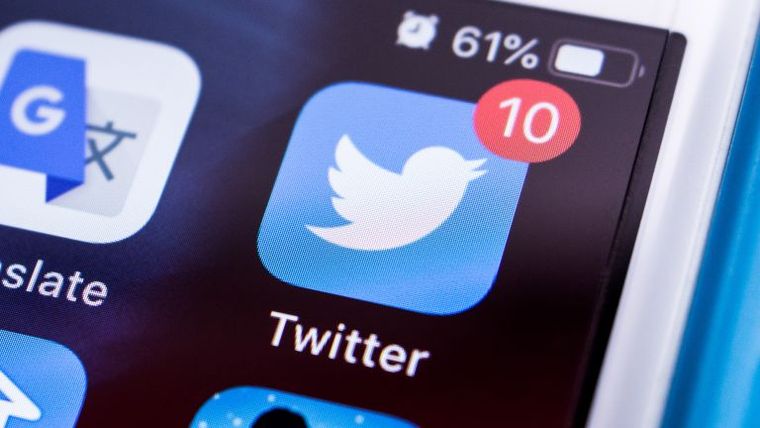 Το Twitter «φιμώνει» ξένα ΜΜΕ όπως το RT και το Sputnik, αλλά και λογαριασμούς ξένων αξιωματούχων