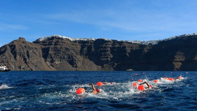 Santorini Experience: Κολύμβηση στα μαγευτικά νερά του Αιγαίου