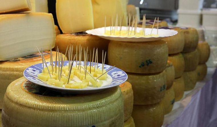 Εξαιρούνται τα ελληνικά τυριά από τους δασμούς που έχουν επιβάλει οι ΗΠΑ σε προϊόντα της ΕΕ