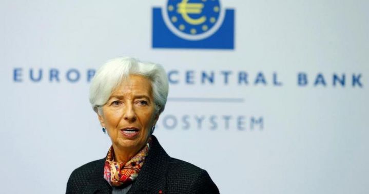 Αλλάζει στρατηγική η ΕΚΤ κι ευθυγραμμίζεται με τη FED