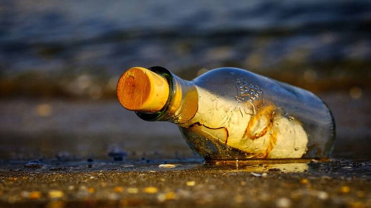 Ποτέ δεν είναι αργά: Μπουκάλι με μήνυμα στη θάλασσα βγήκε στη Νορβηγία 21 χρόνια μετά