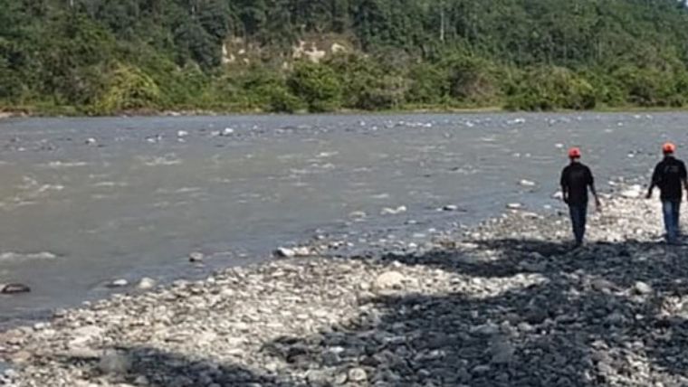 Ινδονησία: Η πανδημία του κορονοϊού πλημμυρίζει τον ποταμό Σισαντάνε με ιατρικά απόβλητα