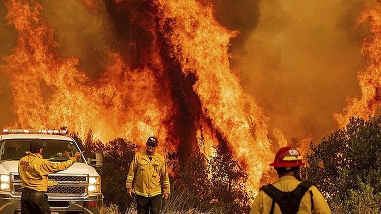 ΗΠΑ: Τεράστιες πυρκαγιές στη δυτική ακτή – Τουλάχιστον έξι νεκροί