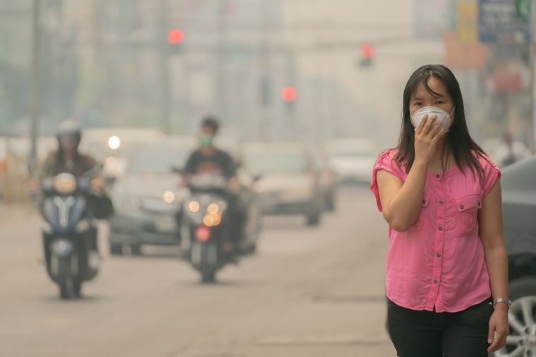Ερευνα: Η ατμοσφαιρική ρύπανση αυξάνει τους θανάτους από Covid-19