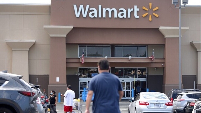 Η Walmart αποσύρει για προληπτικούς λόγους τα όπλα από τα ράφια της μέχρι τις εκλογές