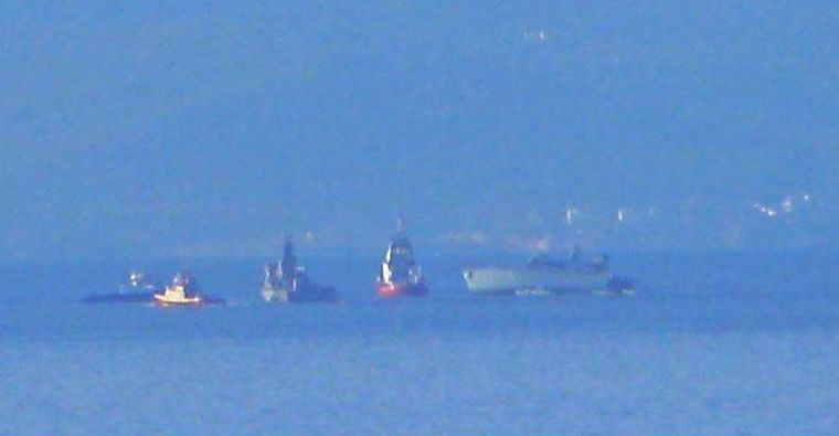 Σύγκρουση πλοίου του Πολεμικού Ναυτικού με εμπορικό έξω από το λιμάνι του Πειραιά. Δύο ελαφρά τραυματίες