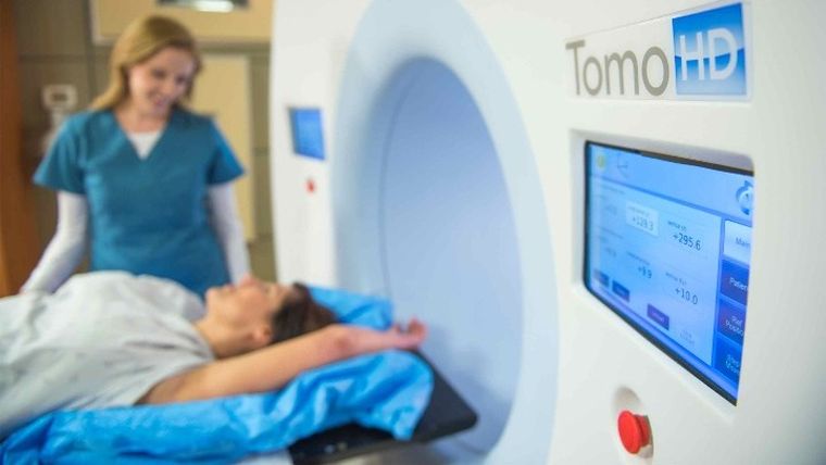 Tomotherapy: Ακτινοθεραπεία των καρκινικών όγκων χωρίς παρενέργειες