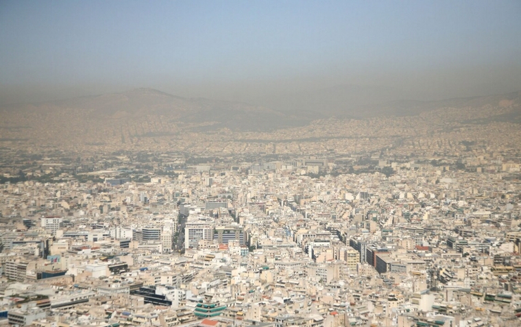 Ερευνα: Η ατμοσφαιρική ρύπανση αυξάνει τους θανάτους από Covid-19 στην Ελλάδα
