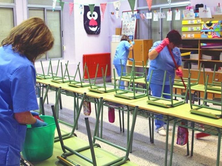 ΥΠΕΣ: Έξτρα προσωπικό καθαρισμού στα σχολεία