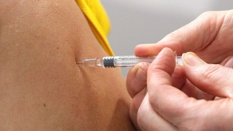 Covid-19: Οι χώρες προετοιμάζουν τις εκστρατείες εμβολιασμού
