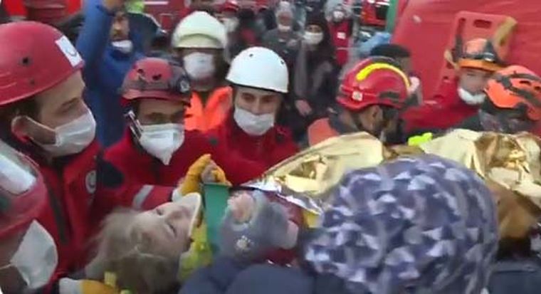 Τουρκία: Τρίχρονο κορίτσι διασώθηκε από τα ερείπια ζωντανό, 65 ώρες μετά τον σεισμό
