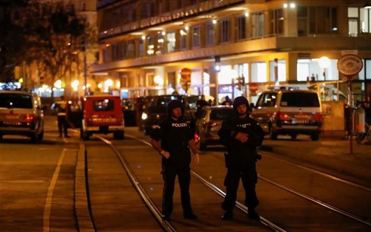 Μηνύματα συμπαράστασης και αποτροπιασμού για την επίθεση στη Βιέννη
