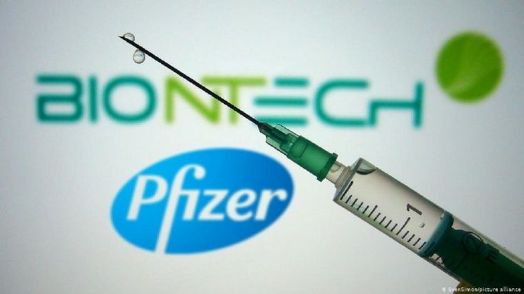Πριν από τα Χριστούγεννα η διάθεση του εμβολίου της Pfizer στη Βρετανία, αν κριθεί ασφαλές και αποτελεσματικό