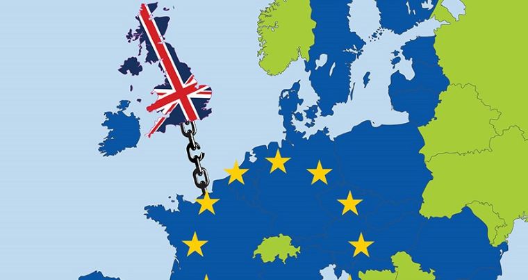 Ένα διχασμένο Ηνωμένο Βασίλειο βγαίνει από την τροχιά της ΕΕ και εισέρχεται στην αβεβαιότητα του Brexit