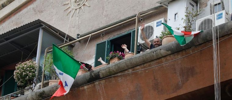 Σοκ: Η Ιταλία έλεγξε και το διαδίκτυο για την αποφυγή γιορτών και πάρτι!