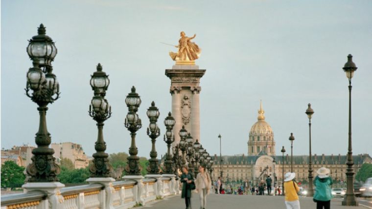 «Μνημεία» της πόλης του Παρισιού, ήρωες της ποπ κουλτούρας