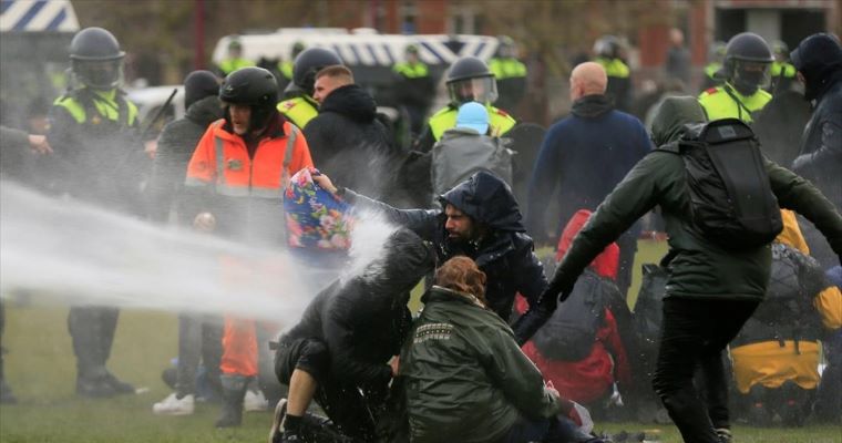 Συγκρούσεις με την αστυνομία και συλλήψεις κατά τις διαδηλώσεις κατά του lockdown στο Άμστερνταμ