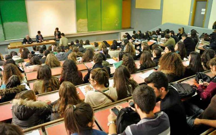 Εξ αποστάσεως η εξεταστική του χειμερινού εξαμήνου στα ελληνικά πανεπιστήμια