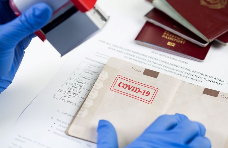 «Διαβατήρια» εμβολιασμού ετοιμάζουν Σουηδία και Δανία